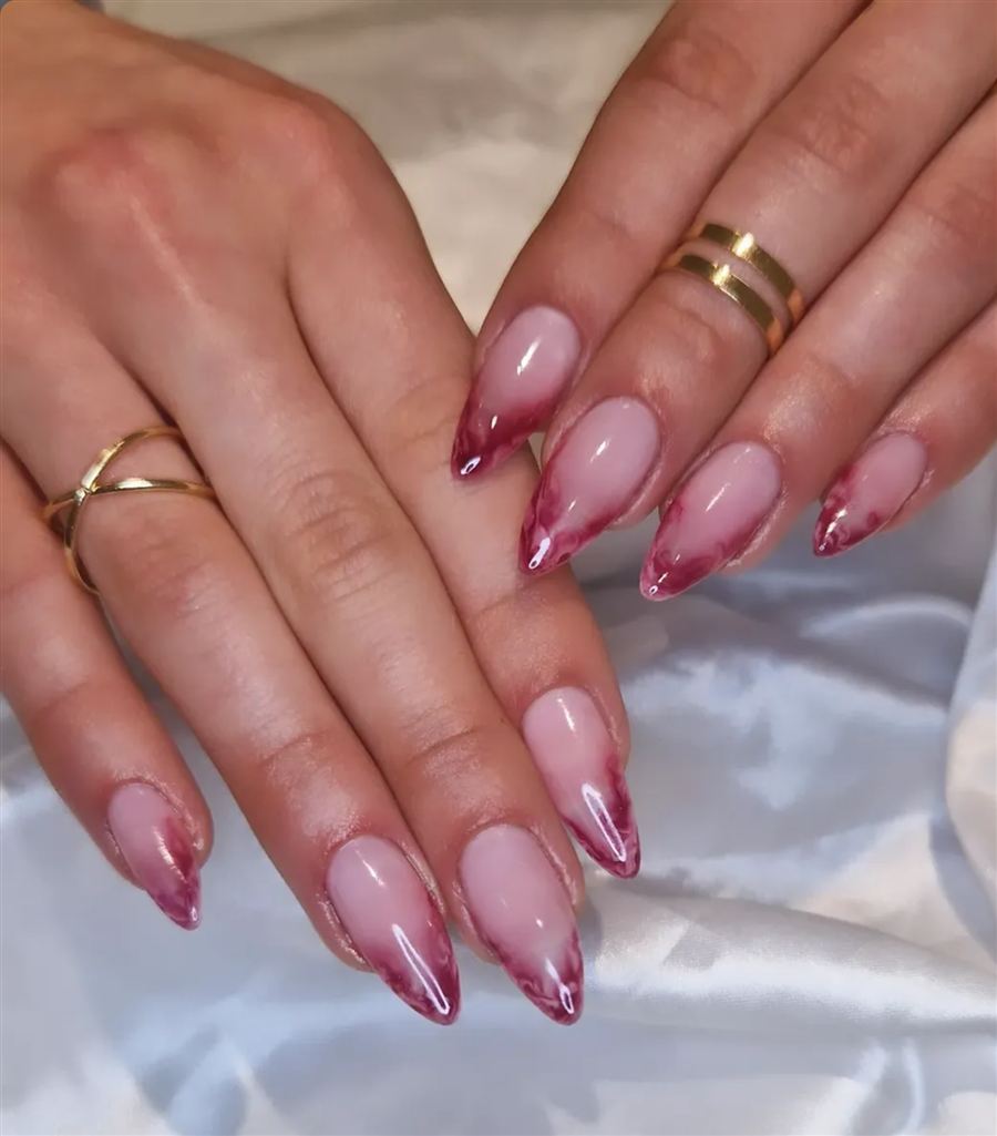 French bordeaux effet marbre sur forme amande